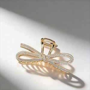 Vente en gros de pinces à cheveux en métal en forme de fleur avec strass pour femmes et filles, accessoires pour cheveux - Product Image 1