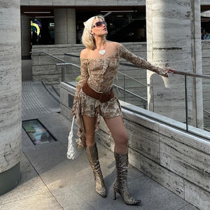 Robe à épaules dénudées en patchwork post-apocalyptique pour femmes, manches longues évasées, ourlet irrégulier, coupe ajustée, style vintage, robe tendance - Product Image 4