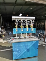 Machine pour fabrication de vin scintillant, en verre, pour remplissage, d'champagne, liqueur
