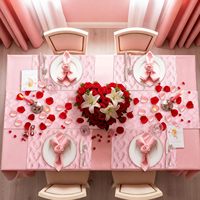 Ensemble de 4 sets de table et nappes de table personnalisés en forme de cœur 3D matelassés et brodés, en fausse fourrure douce et pelucheuse, jacquard, réutilisables, lavables et durables pour la maison