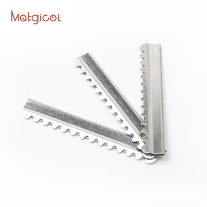 ใบมีดโกนผม Matgicol Black Box แพ็ค 10 ใบ, สแตนเลสแบบด้านเดียว, คุณภาพระดับมืออาชีพสำหรับร้านทำผมและร้านเสริมสวย - Product Image 3
