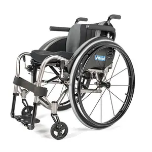 Nouvellement conçu de haute qualité léger pliant en alliage d'aluminium traitement de rééducation fournitures fauteuil roulant de sport