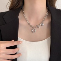 Collier Cœur Creux en Alliage de Métal Inoxydable, Tendance Hip-hop, avec Fermoir OT, Chaîne de Clavicule Unisexe, Idéal pour Cadeau