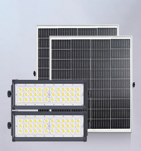 Luz de inundación <span class=keywords><strong>LED</strong></span> solar 50W 100W 150W 200W <span class=keywords><strong>300W</strong></span> 400W 500W 600W Reflector <span class=keywords><strong>LED</strong></span> Focos con sincronización de control remoto para campo al aire libre - Product Image 1