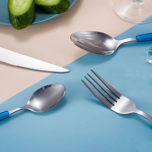 Vente en gros de couteaux, fourchettes et cuillères en acier inoxydable pour le camping <span class=keywords><strong>Couverts</strong></span> en métal écologique avec manche en plastique pour fêtes - Product Image 4