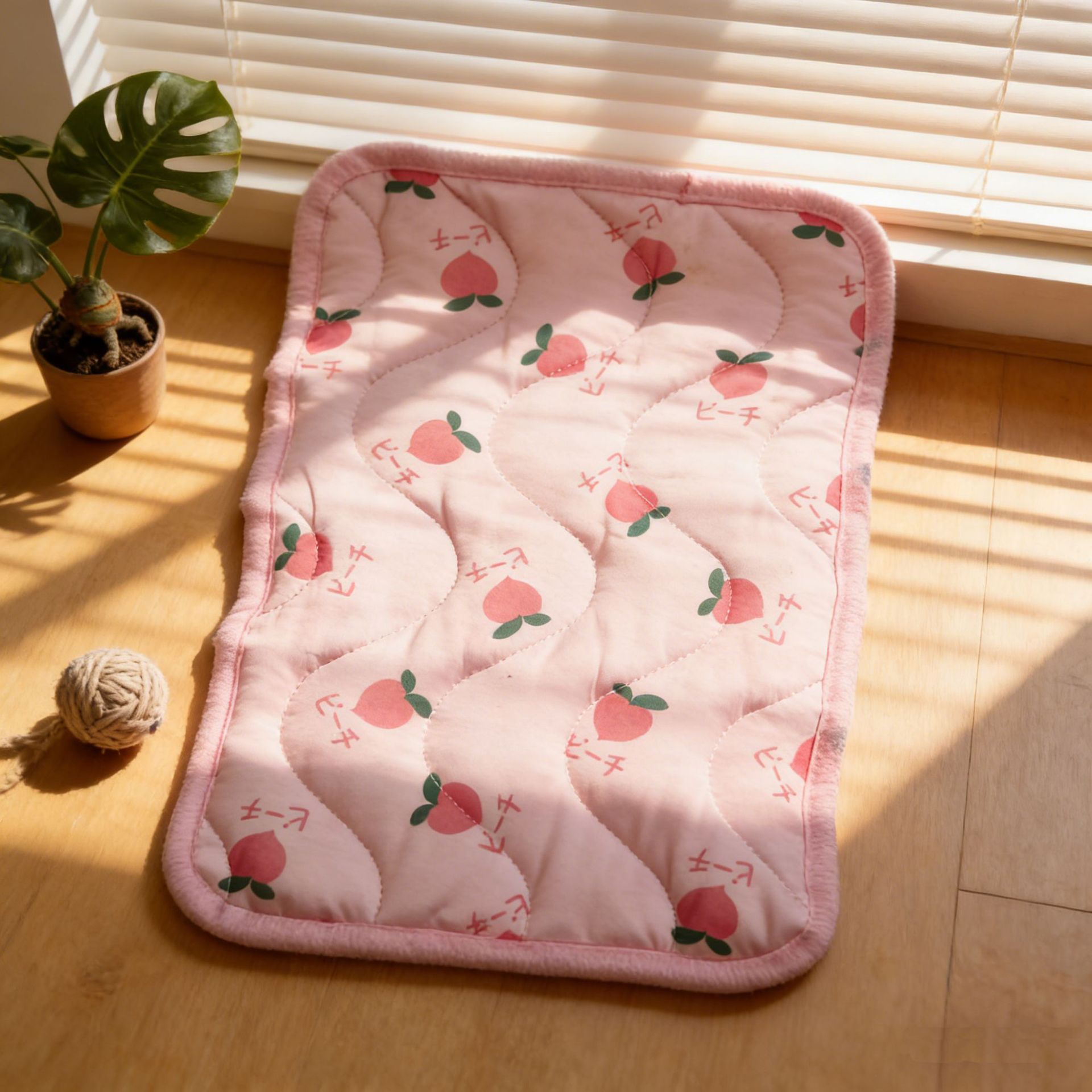 Coussin en soie glacée, rose pêche