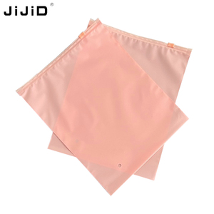 Sacs d'emballage <span class=keywords><strong>en</strong></span> <span class=keywords><strong>plastique</strong></span> transparent <span class=keywords><strong>avec</strong></span> fermeture éclair givrée personnalisés JIJID 25*35/35*40cm, sacs refermables pour vêtements - Product Image 5