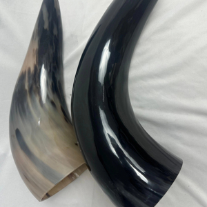 แก้วแตรไวกิ้งคุณภาพสูง 100% ขัดเงา ดีไซน์ยอดนิยมสไตล์ยุโรป แก้วแตรแกะสลักสำหรับดื่มกาแฟ ทำจากเขาควาย - Product Image 1