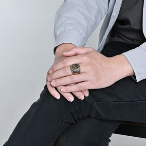 Anillo cruzado de acero de titanio para hombre, diseño de mano en oración, joyería Hip Hop, regalo, color plateado y dorado - Product Image 2