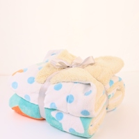 Couverture Sherpa personnalisée promotionnelle en gros, tricotée en coton doux, motif à pois imprimé pour canapé et lit, idéale pour l'hiver