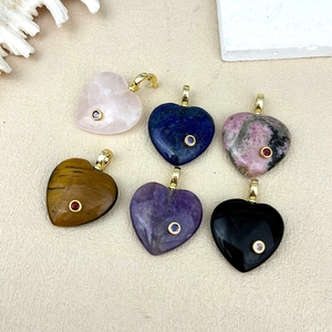 Ciondolo Minimalista a Cuore con Gemma Naturale e Zirconi Micro-Incastonati, Charm in Lapislazzuli e Rodonite per Uso Quotidiano - Product Image 1