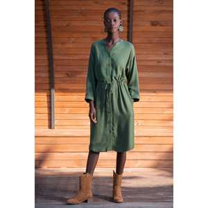 เดรสยาวคอวีแขนยาวสองชั้นสำหรับผู้หญิง พร้อมกระเป๋าติดเข็มขัด ติดกระดุมเต็มตัว และตกแต่งด้วยวิสโคส - Product Image 2