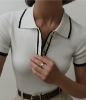 Kaos Wanita Musim Panas Slim Fit Kerah V Gaya Old Money Kontras Lengan Pendek Rajut Pullover Bernapas Kasual Atasan Kancing