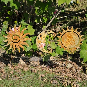 Sculpture d'oiseau rectangulaire en métal noir poli avec bordure verte, motif tournesol, pour jardin extérieur, avec piquet, silhouette métallique - Product Image 1