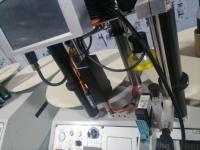 Nieuwe automatische inkjetcoder voor het printen van datum-, batchnummers en QR-codes op voedsel- en farmaceutische verpakkingen