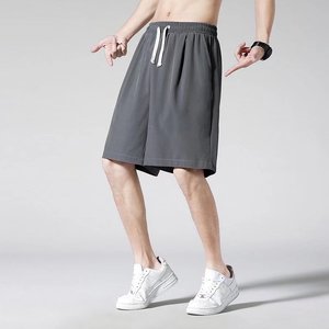 Shorts de sport et de plage décontractés pour hommes, en soie glacée fine, respirants, à taille basse avec cordon de serrage, longueur genou, tendance, vente en gros - Product Image 4
