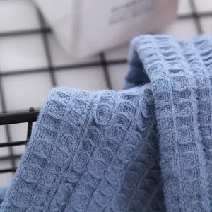 Manta de Cama Transpirable y Suave al Tacto, 100% Algodón, Tejido Waffle, Color Azul - Product Image 5