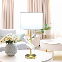 Lampe de bureau LED moderne de haute qualité, personnalisable OEM/ODM, prix d'usine, abat-jour en tissu, alimentation AC, E26, lecture, bureau, décoration intérieure, 6000K