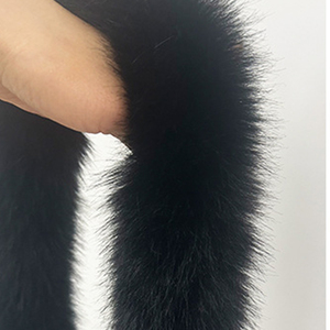 Matériau tendance en fausse fourrure de renard fabriqué à partir de fibres de polyester écologiques pour les marques de mode durables - Product Image 3