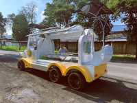 Cercueil funéraire blanc directement de l'usine avec cabine de vision transparente pour cimetière, parc et lieux commémoratifs