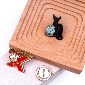 . Broche de luxe personnalisée pour robe, accessoire floral en feutre fait main, sans plomb, sans nickel, Pâques, Canada, Art déco, cristal, perle - Product Image 1