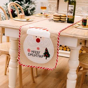 Décor de salle à manger de Noël Père Noël rouge avec arbre et bonhomme de neige vert Ruban Applique Candycane Chemin de table pour les fêtes de vacances - Product Image 2