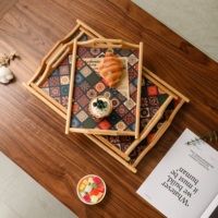 Plateau rectangulaire en bambou avec pieds de support surélevés, base imprimée jet d'encre style bohème, plateau de service décoratif pour table à manger et café