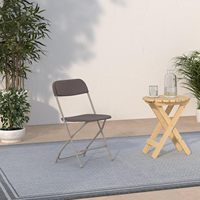 Chaises pliantes confortables en plastique marron pour les événements, les fêtes, les repas et les repas pliables en Amérique