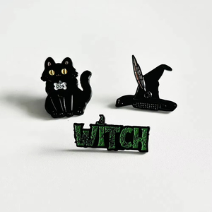 Schwarz-Nickel Emaille Katzen-Hexenhut Abzeichen, Individuelles Logo Mode-Brosche Accessoire Geschenk Direkt vom Hersteller - Product Image 3