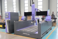 Routeur CNC 4 axes 1325 avec moteur et engrenage Yaskawa du Japon pour gravure sur bois/métal, table rotative pour panneaux d'armoires
