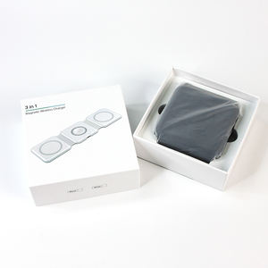 2024 뜨거운 판매 3-in-1 15W 접이식 마그네틱 무선 충전기 이어폰 스마트 워치 10W 출력 전원 아이폰 - Product Image 4