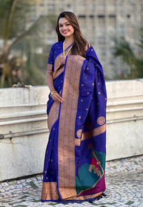 Sari de Seda Paithani con Motivos Tejidos en Zari Violeta para Festivales Gudi Padwa, Motivos Tradicionales en Zari para Vestimenta Festiva y de Celebración - Product Image 4