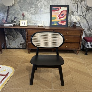 Chaise de salle à manger en bois massif de luxe avec siège en cuir ou en contreplaqué pour cafés et hôtels - Product Image 1