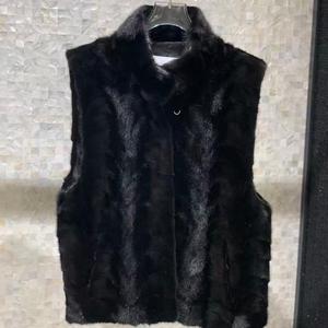 Gilet di Lusso <span class=keywords><strong>in</strong></span> Vera Pelliccia di <span class=keywords><strong>Visone</strong></span> Nero Naturale con Collo Alto e Inserti <span class=keywords><strong>in</strong></span> Vera Pelliccia di <span class=keywords><strong>Visone</strong></span>, Gilet Termico Invernale per Donna - Product Image 1