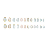 Ongles courts ovales minimalistes style Instagram, motif œil de chat vert raisin, fleur dorée 3D, paillettes, strass et fragments de perles