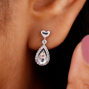 Orecchini a Perno a Forma di Cuore e Goccia per Donne, Piccoli Gioielli per Orecchie Scintillanti e alla Moda - Product Image 2