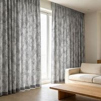 Conception personnalisée de rideaux avec des dimensions spécifiques. Rideaux occultants et ignifuges jacquard modernes. Le fournisseur fournit