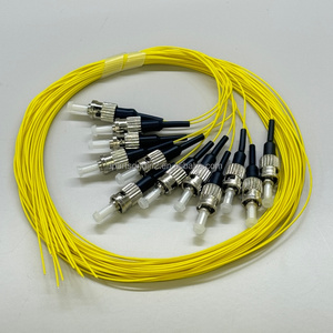 Pigtail de Fibra Óptica LSZH de Bajo Humo y Cero Halógenos ST/UPC de 12 Hilos Monomodo, 0.9mm, 1.5M para Empalmes ODF FTTH - Product Image 3