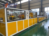 Ligne de production d'extrusion de panneaux muraux en PVC WPC, machine de fabrication d'extrusion, équipement d'usine de fabrication