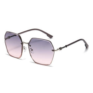 Nouvelles lunettes de soleil pour femmes, monture en métal, protection UV380, verres de classe 2, à la mode pour les grands visages - Product Image 2