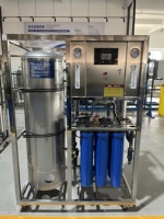 Système d'osmose inverse industriel avec filtration d'eau UV 500LPH 220V Pompe et usine de purification d'eau à moteur