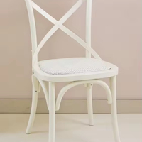 Mobilier d'extérieur couleur bois naturel Salle à manger Restaurant Hôtel Chaise de banquet de mariage à dossier croisé en plastique empilable Plus