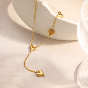 Collar con colgante asimétrico minimalista en forma de corazón, chapado en oro, con cadena en Y, para regalo. - Product Image 3