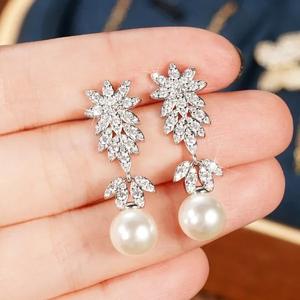Pendientes de Oro Blanco E2896 con Perla Akoya, Perla Cultivada Redonda AAA, Engaste de Oro de 18K, Joyería de Lujo para Mujer, para Bodas - Product Image 4