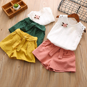 T-shirt à surpiqûres contrastées et pantalon chino en coton pour enfants – Vêtements de boutique pour enfants en gros - Product Image 2