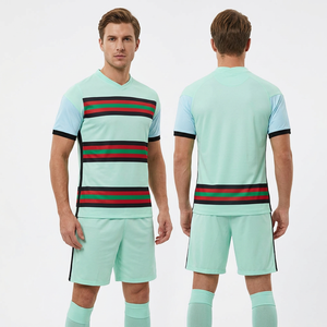 Ensemble de maillot de football pour hommes, vert menthe, manches bleues rayées, uniforme sublimé avec short - Product Image 1