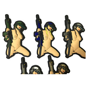 Nhà sản xuất tùy chỉnh logo thương hiệu chữ nhỏ Silicone nhãn thương hiệu PVC vá 3D móc và vòng lặp ủng hộ vá cho quần áo - Product Image 5