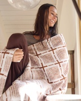 Couverture imprimée LUXE en polyester-coton, douce au toucher, idéale pour la maison, les voyages et les programmes cadeaux.