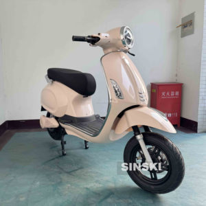 Bicicleta eléctrica de alta velocidad de 2000W para adultos, motocicleta eléctrica con llantas gruesas, batería de 48V de largo alcance - Product Image 4