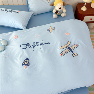 Parure de lit 4 pièces brodée motif dessin animé 2026, en pur coton doux et hypoallergénique, pour la maison - Product Image 1